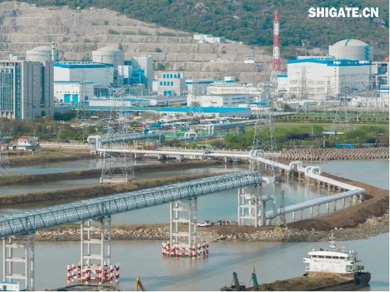 1月1日,國務院國資委新聞中心發布2024年度央企十大“超級工程”和央企十大“國之重器”,河鋼集團舞鋼公司參與研制的我國首個工業用途核能供汽項目“和氣一號”和中俄東線天然氣管道工程、中國南極秦嶺站,我國自主設計建造的首艘大洋鉆探船“夢想”號、亞洲首艘圓筒型海上油氣加工廠“海葵一號”、我國自主研制的更大直徑盾構機“江海號”分別入選。 2024年以來,舞鋼公司深入落實“1127”工作規劃,堅持“以客戶需求為導向”,大力推進技術營銷,奮力拓展市場;強化科技創新驅動,以填補國內市場空白為目標,研發更多具有舞鋼特色的新產品,助力國家“超級工程”建設和“大國重器”制造。 1月1日,國務院國資委新聞中心發布2024年度央企十大“超級工程”和央企十大“國之重器”,河鋼集團舞鋼公司參與研制的我國首個工業用途核能供汽項目“和氣一號”和中俄東線天然氣管道工程、中國南極秦嶺站,我國自主設計建造的首艘大洋鉆探船“夢想”號、亞洲首艘圓筒型海上油氣加工廠“海葵一號”、我國自主研制的更大直徑盾構機“江海號”分別入選。 2024年以來,舞鋼公司深入落實“1127”工作規劃,堅持“以客戶需求為導向”,大力推進技術營銷,奮力拓展市場;強化科技創新驅動,以填補國內市場空白為目標,研發更多具有舞鋼特色的新產品,助力國家“超級工程”建設和“大國重器”制造。